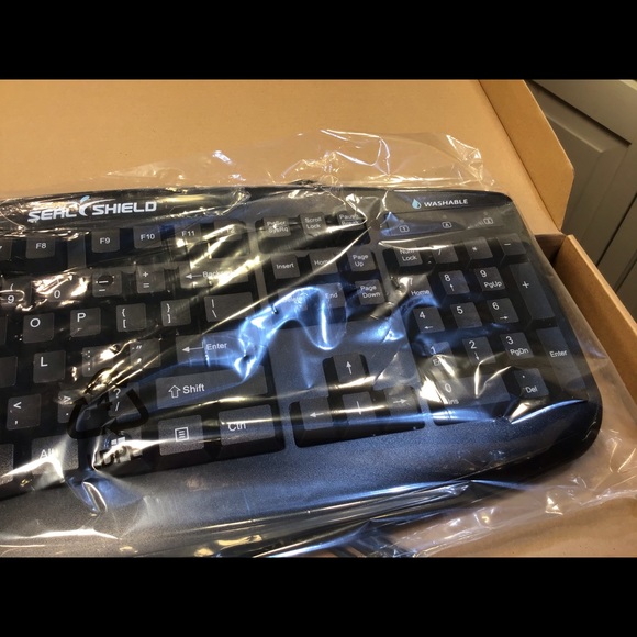 New Seal Shield™ SILVER SEAL™ Medical Grade Keyboard - Dishwasher Safe & Black - Picture 3 of 10